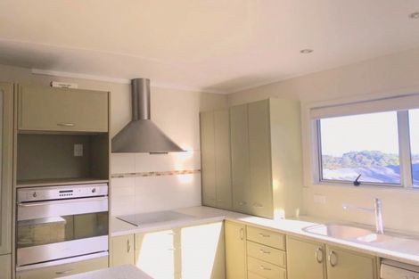 Photo of property in 1 Calman Place, Chatswood, Auckland, 0626