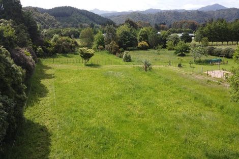 Photo of property in 424 Tararua Road, Levin, 5571