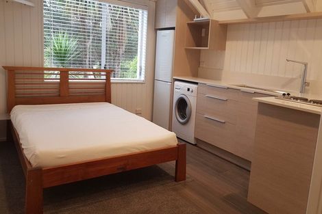 Photo of property in 12 Tranquil Glade, Hillcrest, Auckland, 0627