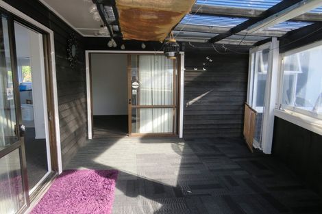 Photo of property in 3 Carbery Place, Manurewa, Auckland, 2102