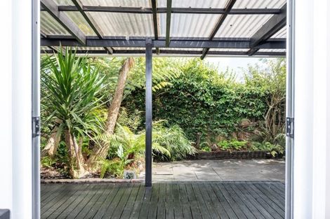 Photo of property in 2/34 Candia Road, Swanson, Auckland, 0614