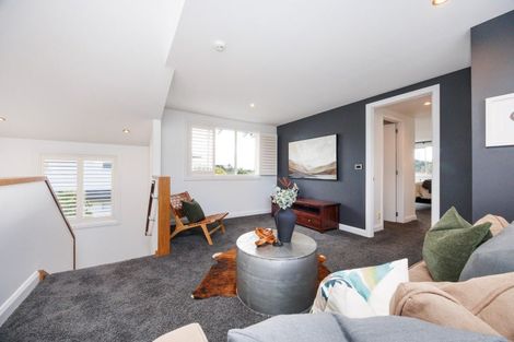 Photo of property in 5 Fairway Grove, Hokowhitu, Palmerston North, 4410