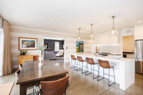 Photo of property in 5 Fairway Grove, Hokowhitu, Palmerston North, 4410