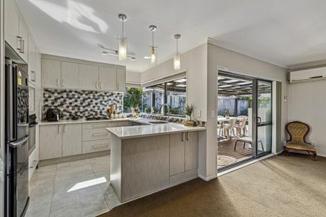 Photo of property in 20 Villino Place, Randwick Park, Auckland, 2105