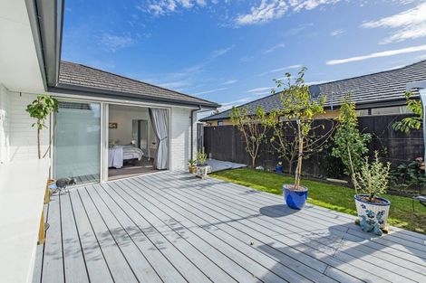 Photo of property in 21 Shillingford Boulevard, Rolleston, 7615