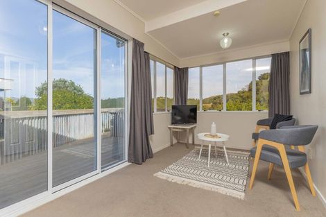 Photo of property in 2 Annan Grove, Papakowhai, Porirua, 5024