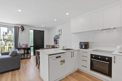 Photo of property in 5 Tokai Place, Glen Eden, Auckland, 0602