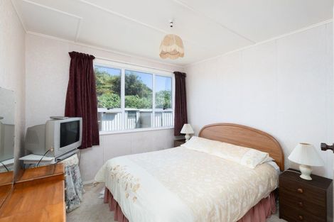 Photo of property in 17 Kairau Road West, Sentry Hill, New Plymouth, 4373