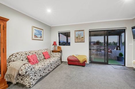 Photo of property in 14 Kingfisher Road, Silverdale, 0932