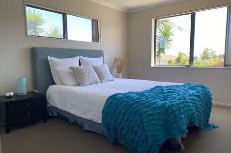 Photo of property in 65 Rising Parade, Fairview Heights, Auckland, 0632