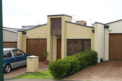 Photo of property in 14 Nagle Place, Golflands, Auckland, 2013
