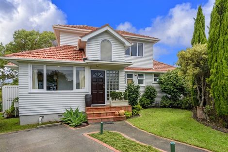 Photo of property in 1/30 Fraser Road, Narrow Neck, Auckland, 0624