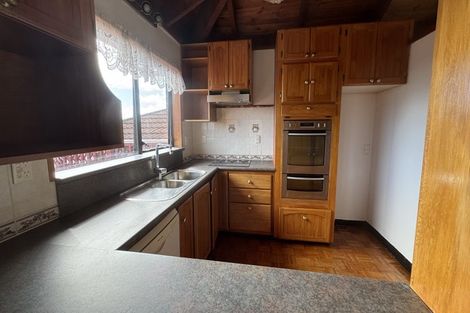 Photo of property in 34a Mark Edward Drive, Half Moon Bay, Auckland, 2012