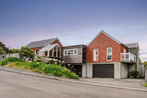 Photo of property in 28 Welland Place, Island Bay, Wellington, 6023