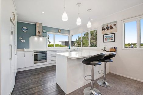 Photo of property in 896 Whangaparaoa Road, Manly, Whangaparaoa, 0930