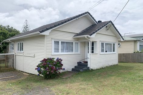 Photo of property in 52 Beach Haven Road, Beach Haven, Auckland, 0626