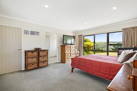 Photo of property in 50 Bing Lucas Drive, Tawa, Wellington, 5028