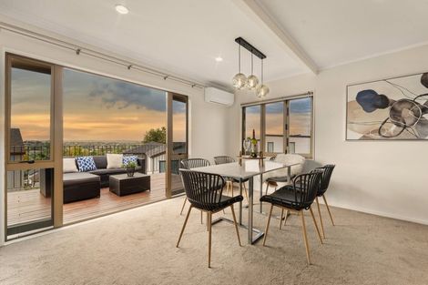 Photo of property in 152 Luckens Road, West Harbour, Auckland, 0618