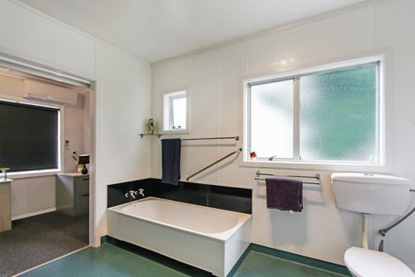 Photo of property in 26 Russell Road, Fairy Springs, Rotorua, 3015