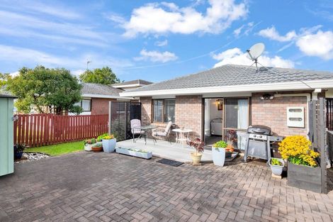 Photo of property in 2/4 Spring Grove, Henderson, Auckland, 0612