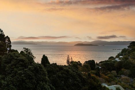 Photo of property in 19 Kaitawa Road, York Bay, Lower Hutt, 5013