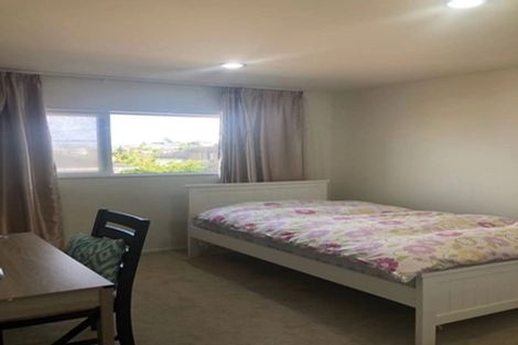 Photo of property in 16 Loughros Place, Pinehill, Auckland, 0632