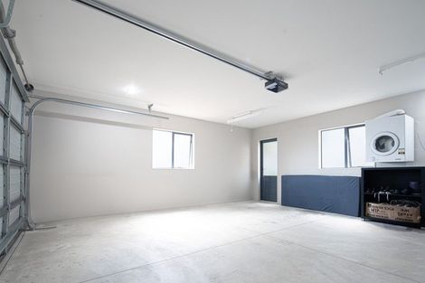 Photo of property in 1 Mana Lane, Pinehill, Auckland, 0632