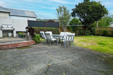 Photo of property in 44 Hargest Crescent, Saint Kilda, Dunedin, 9012