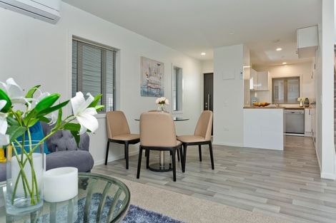 Photo of property in 5/4 John Jennings Drive, Oteha, Auckland, 0632