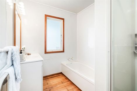 Photo of property in 17 George Point Road, Onerahi, Whangarei, 0110