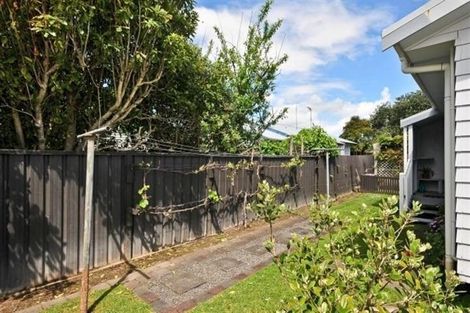 Photo of property in 34 Oxford Street, Fairfield, Hamilton, 3214