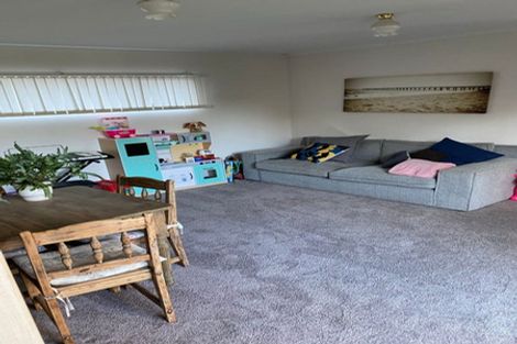 Photo of property in 17 Jillteresa Crescent, Half Moon Bay, Auckland, 2012