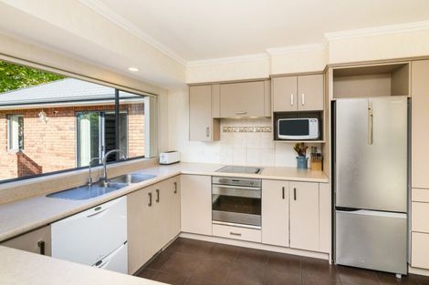 Photo of property in 12 Mana Place, Awapuni, Palmerston North, 4412