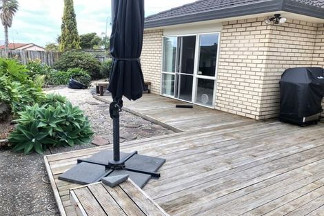 Photo of property in 10 Newry Close, East Tamaki Heights, Auckland, 2016