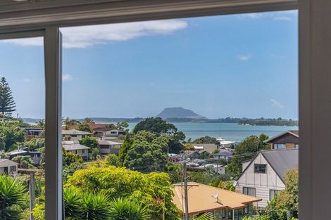 Photo of property in 36 Omokoroa Road, Omokoroa, 3114