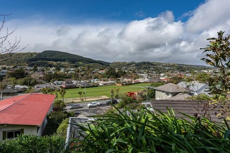 Photo of property in 2 Thomas Hook Street, Tawa, Wellington, 5028