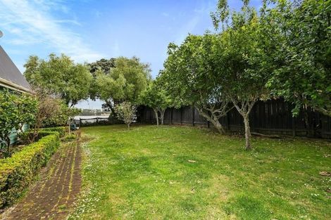 Photo of property in 17 Norwood Road, Bayswater, Auckland, 0622