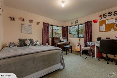 Photo of property in 15 Woburn Place, Takaro, Palmerston North, 4412