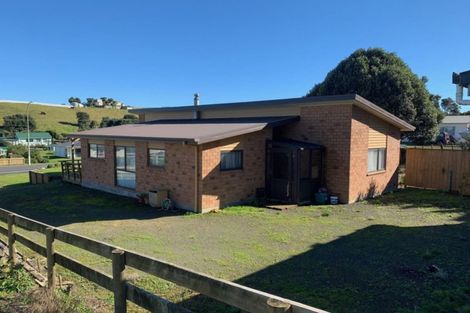 Photo of property in 15 North Street, Mokau, 4376
