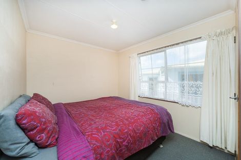 Photo of property in 8 Forbes Place, Kelvin Grove, Palmerston North, 4414