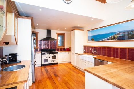 Photo of property in 16 Hukarere Road, Bluff Hill, Napier, 4110