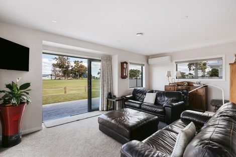 Photo of property in 26 Harbour View Road, Omokoroa, 3114
