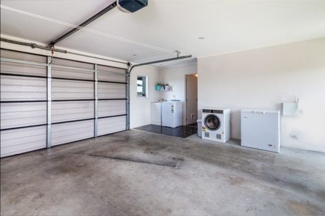 Photo of property in 28 Montgomery Crescent, Kinloch, Taupo, 3377