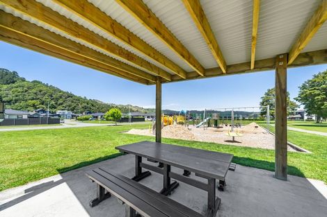 Photo of property in 17 Buddle Road, Wallaceville, Upper Hutt, 5018