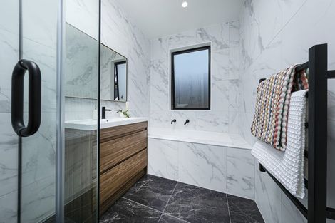 Photo of property in 1 Mcindoe Road, Kumeu, 0810