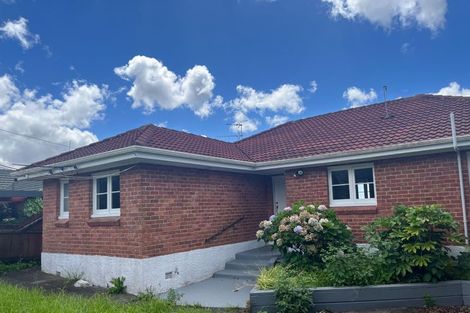 Photo of property in 5 Riverview Road, New Lynn, Auckland, 0600