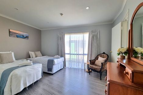 Photo of property in 176 Gossamer Drive, Pakuranga Heights, Auckland, 2010