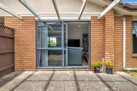 Photo of property in 16 Ironstone Place, Randwick Park, Auckland, 2105