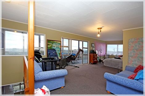 Photo of property in 3 Marine Parade North, Foxton Beach, Foxton, 4815