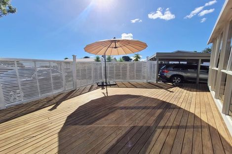 Photo of property in 1/8 Flaunty Place, West Harbour, Auckland, 0618